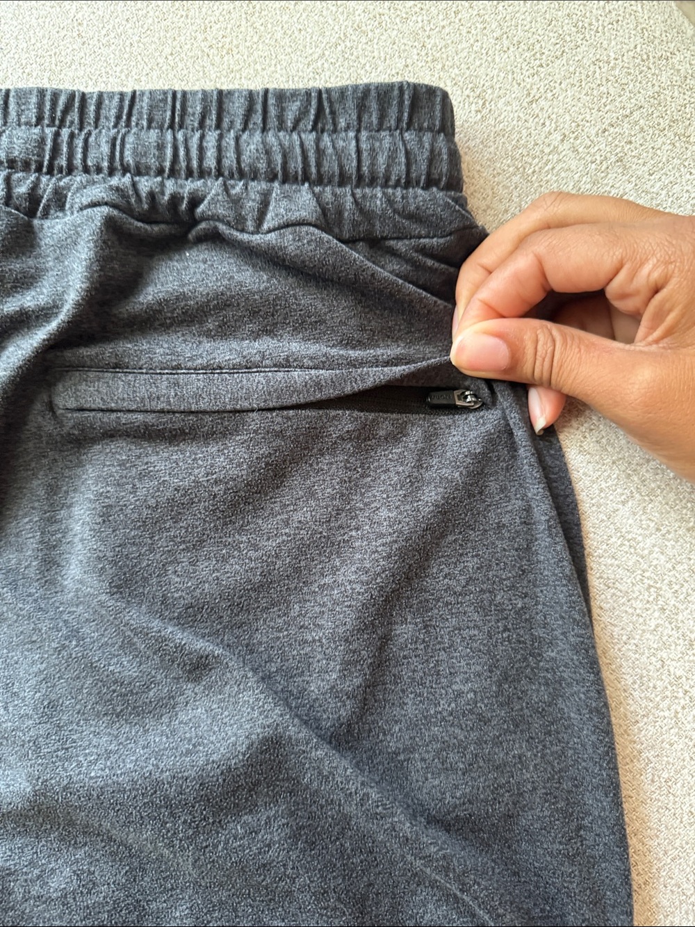 Vuori Performance Joggers Charcoal Gray Lounge Pants size M *READ* - Picture 6 of 8